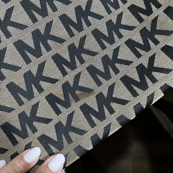 Michael Kors MK Tote - Picture 6 of 6